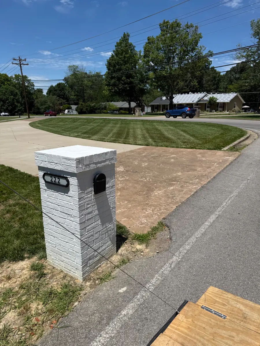 Professionally maintained commercial lawn in Clarksville Tennessee